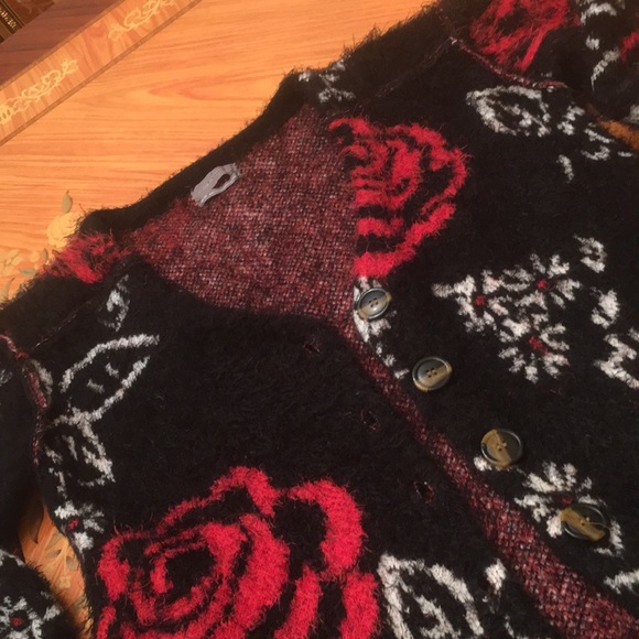 Urban Outfitters Floral Fuzzy Buttoned Hi-Low oversized Sweater Cardigan Sz.XS - Picture 13 of 14